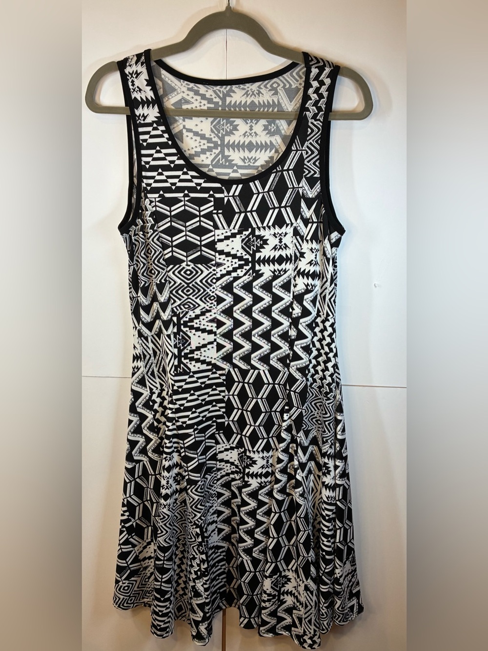 Black & White Geometric Print Sleeveless Fit & Flare Dress Size Small